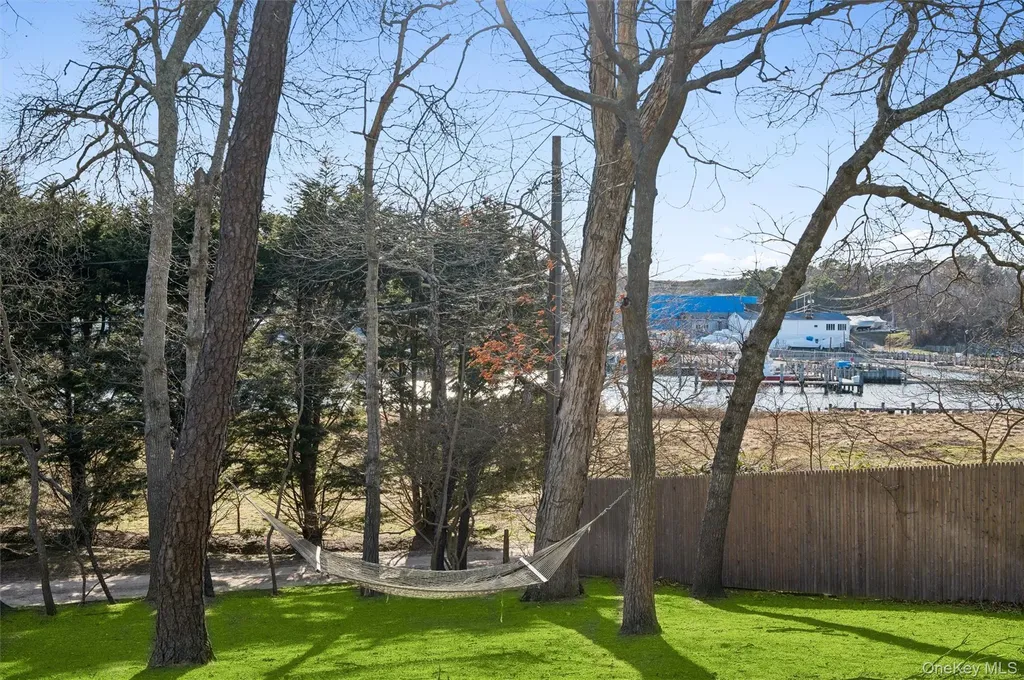 6 Private Row Hampton Bays NY 11946