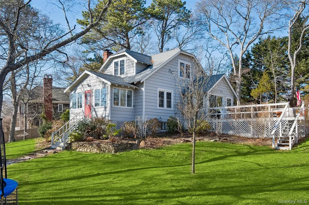 6 Private Row Hampton Bays NY 11946