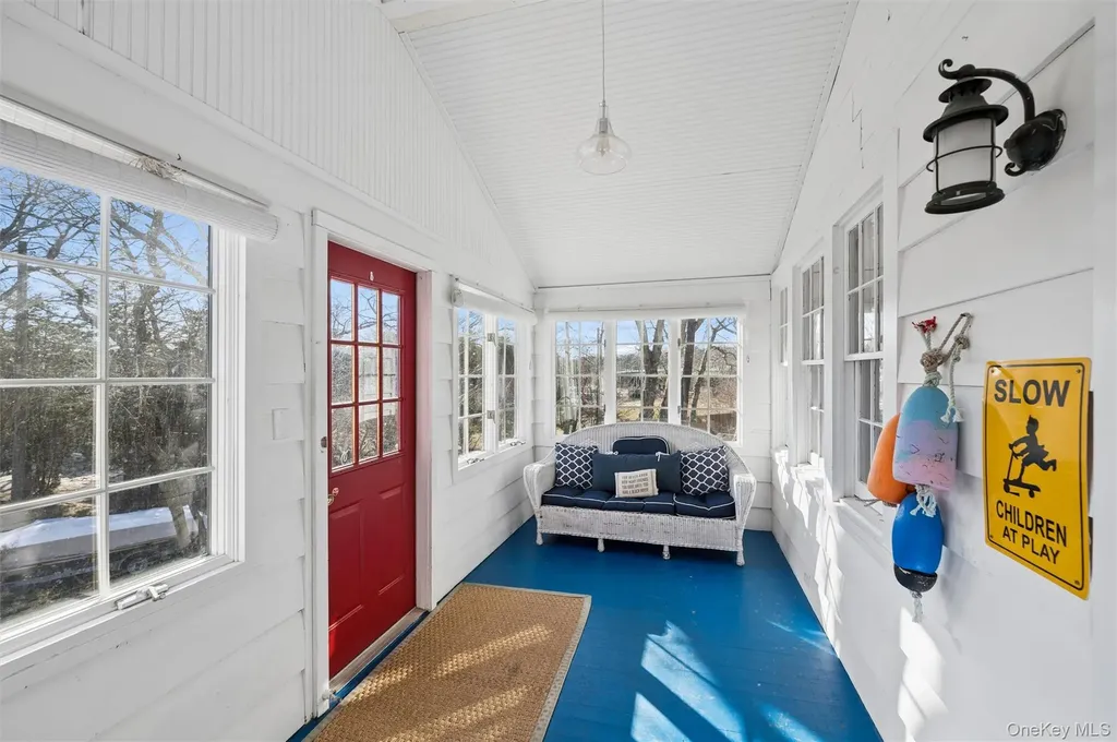 6 Private Row Hampton Bays NY 11946