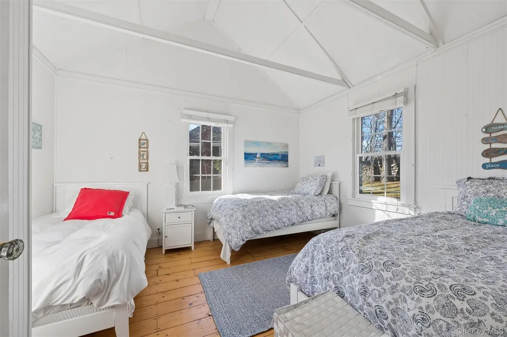 6 Private Row Hampton Bays NY 11946