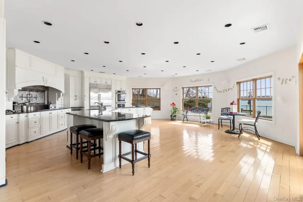 33 Beach Road Northport NY 11768