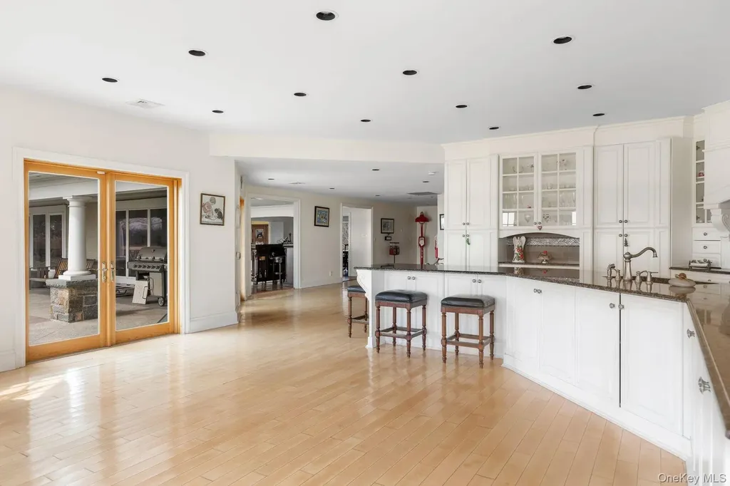33 Beach Road Northport NY 11768