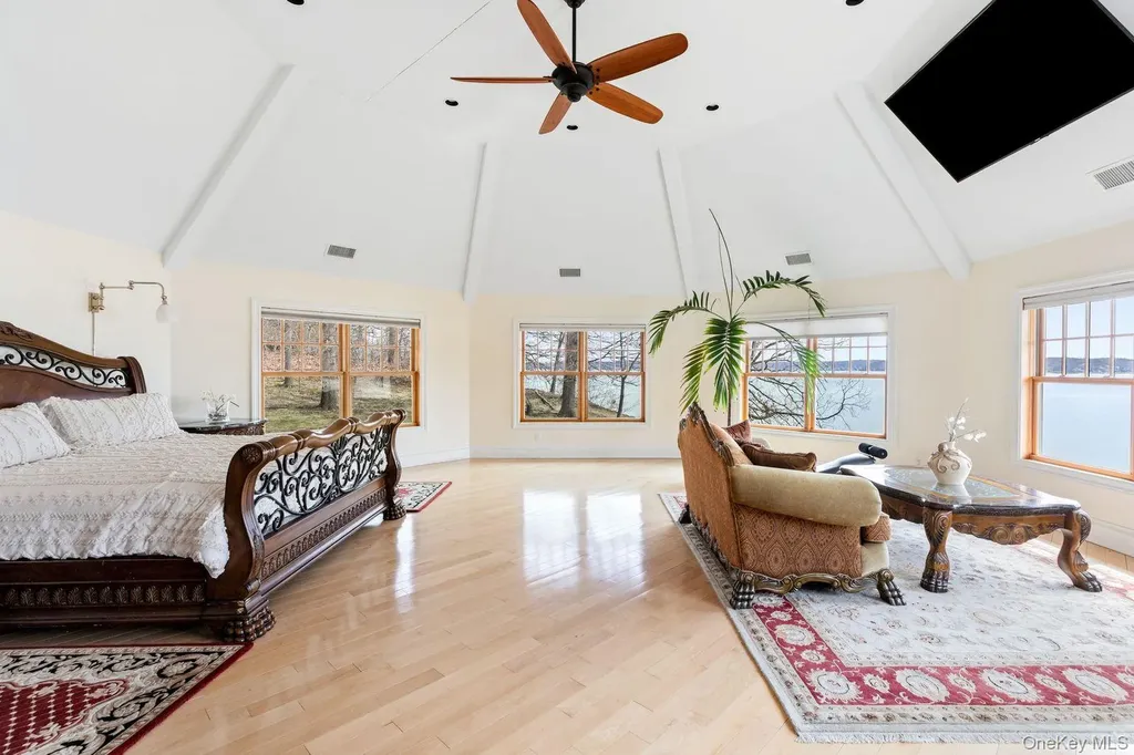 33 Beach Road Northport NY 11768