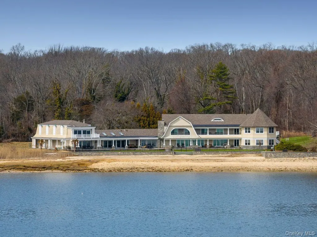 33 Beach Road Northport NY 11768