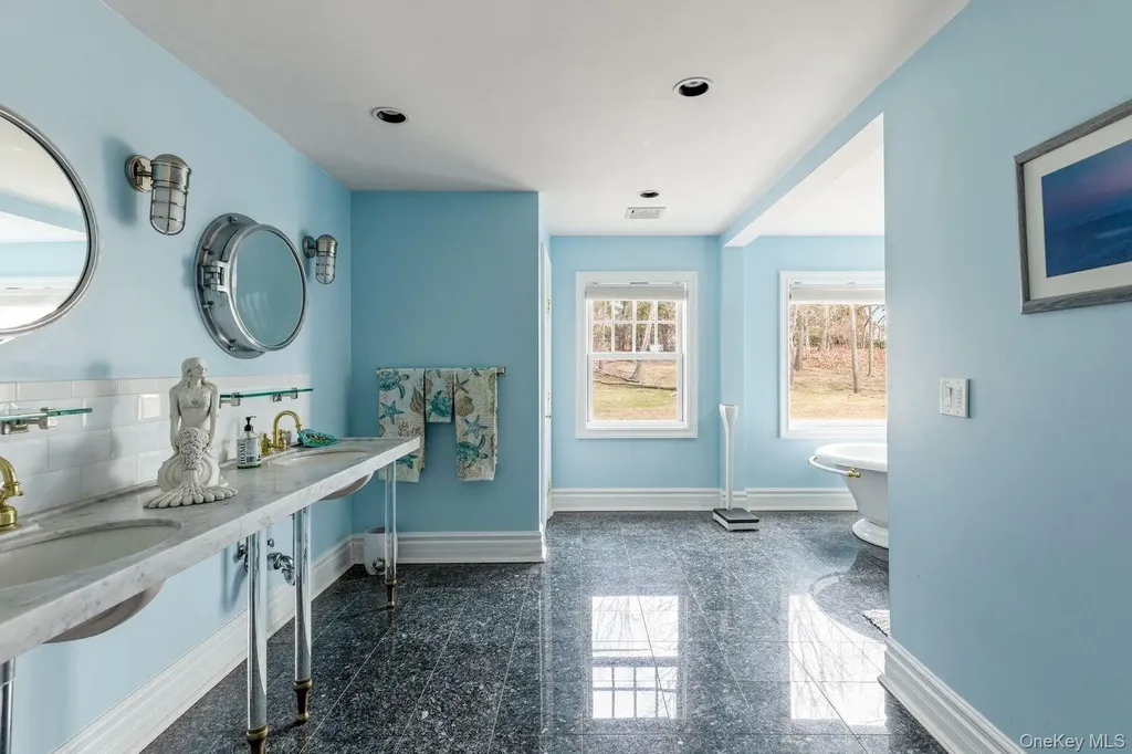 33 Beach Road Northport NY 11768