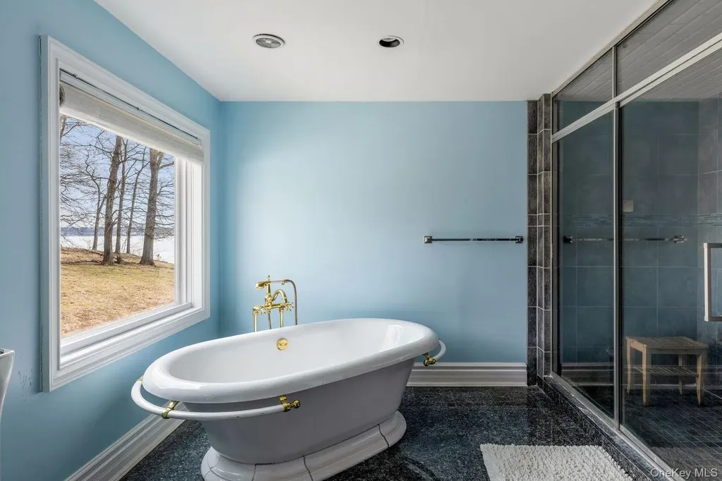 33 Beach Road Northport NY 11768