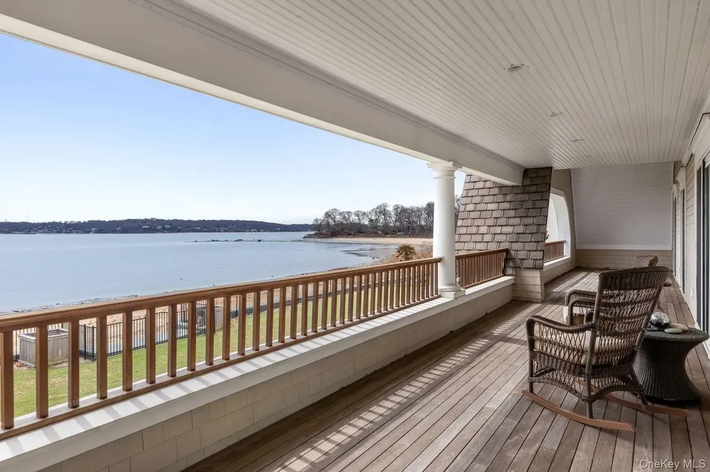 33 Beach Road Northport NY 11768