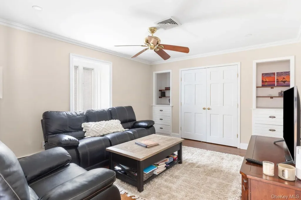 33 Beach Road Northport NY 11768