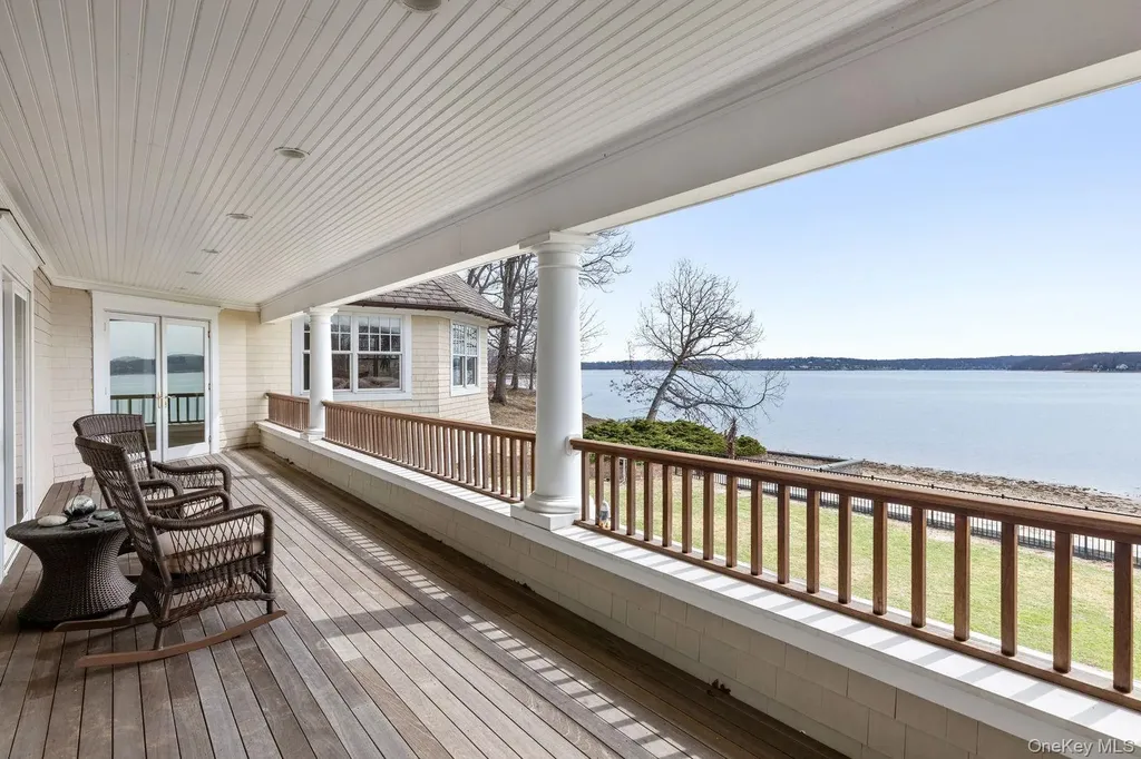 33 Beach Road Northport NY 11768