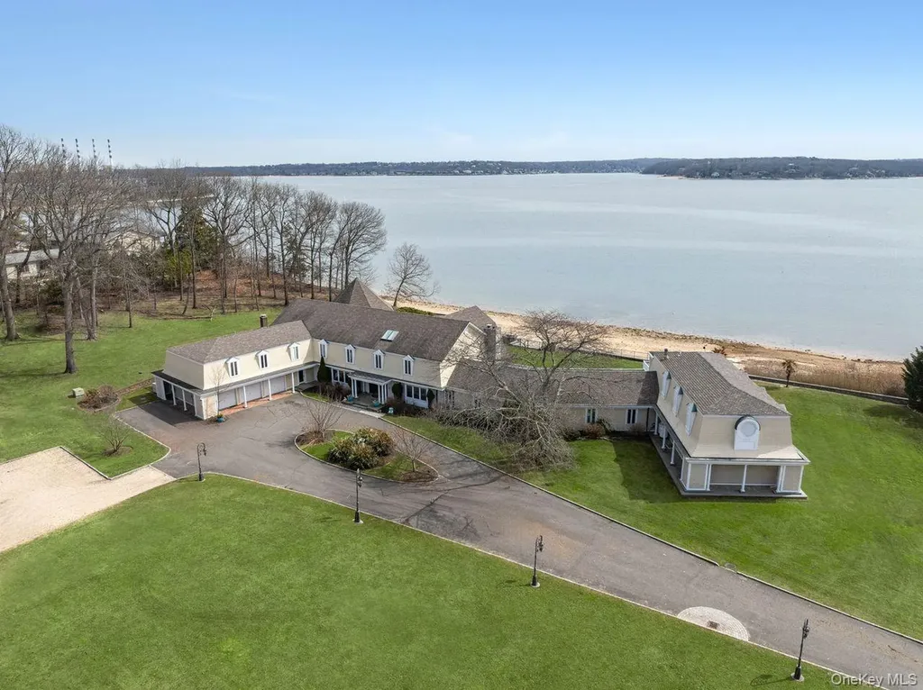 33 Beach Road Northport NY 11768