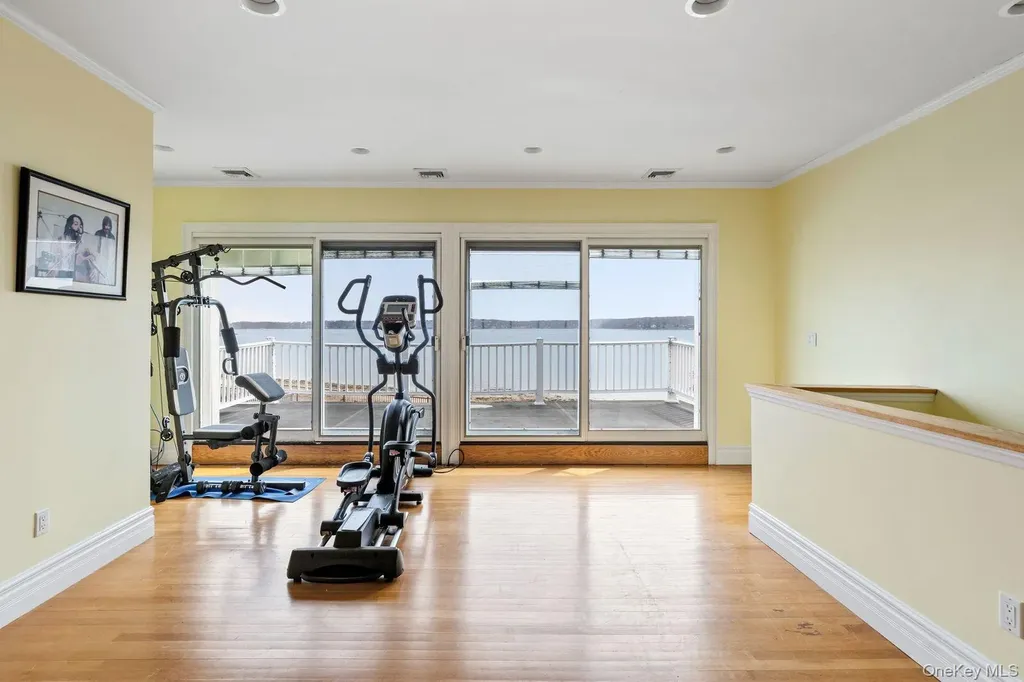 33 Beach Road Northport NY 11768