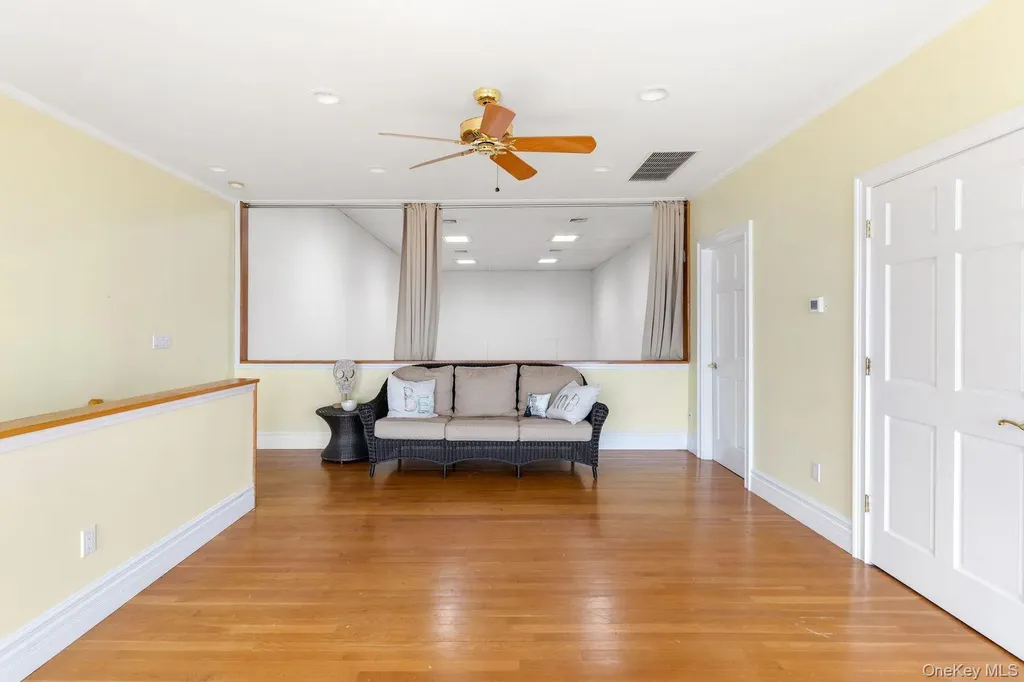 33 Beach Road Northport NY 11768
