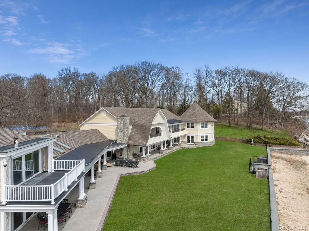 33 Beach Road Northport NY 11768