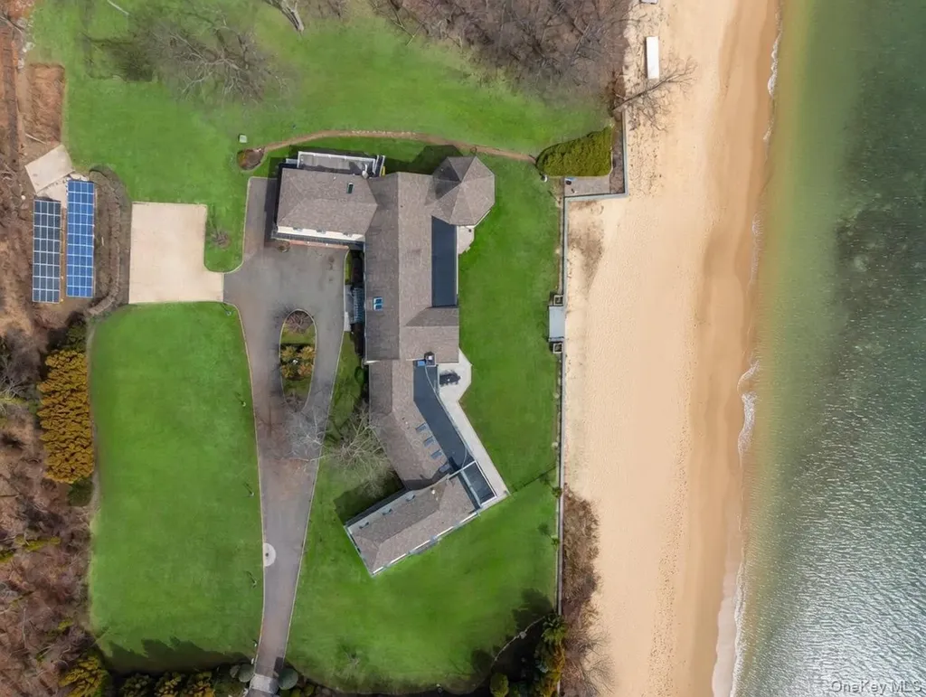33 Beach Road Northport NY 11768