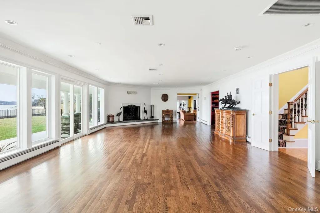 33 Beach Road Northport NY 11768