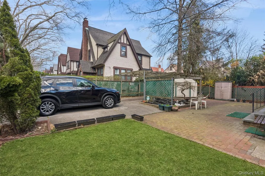 17203 35th Avenue Flushing NY 11358