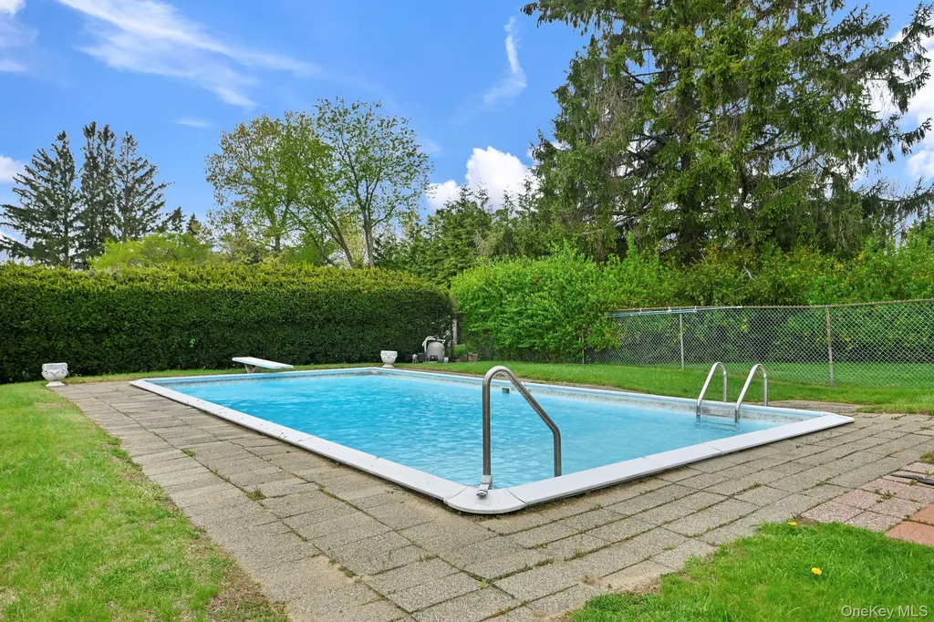 93 Fairmont Road Mahopac NY 10541
