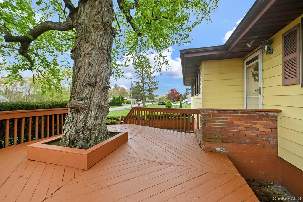 93 Fairmont Road Mahopac NY 10541