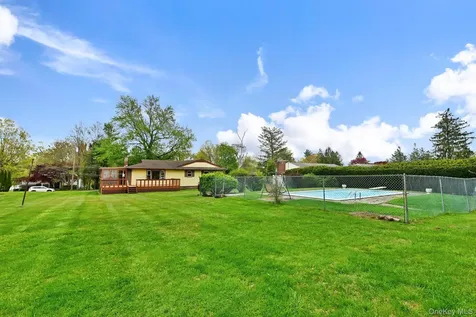 93 Fairmont Road Mahopac NY 10541