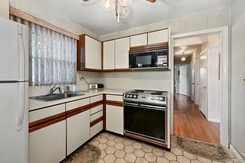 93 Fairmont Road Mahopac NY 10541