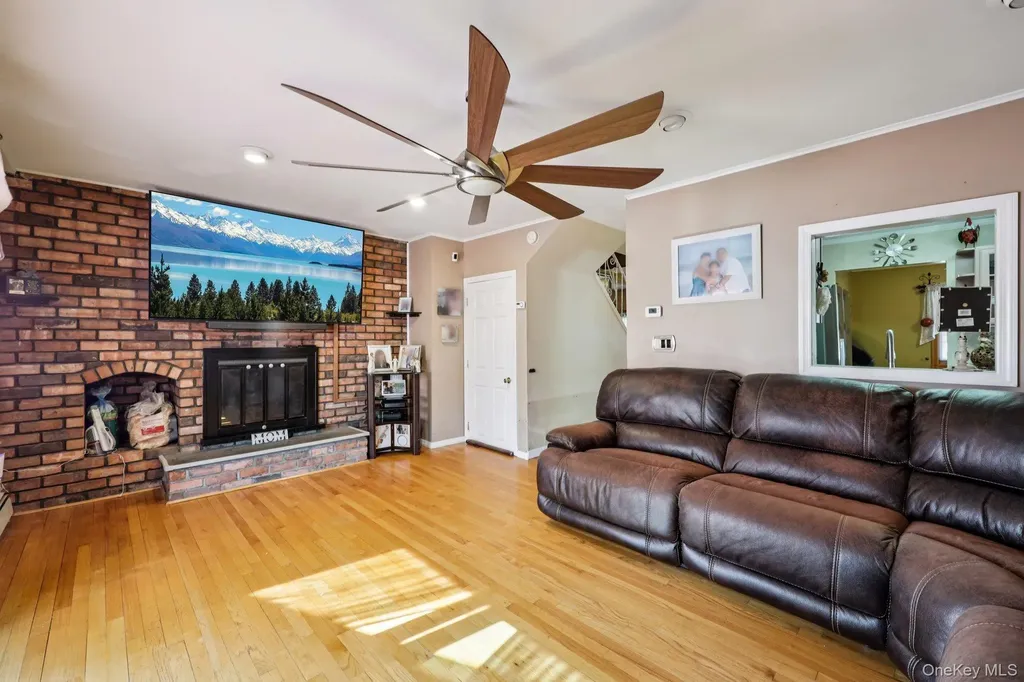 31 Circle Lane Bay Shore NY 11706