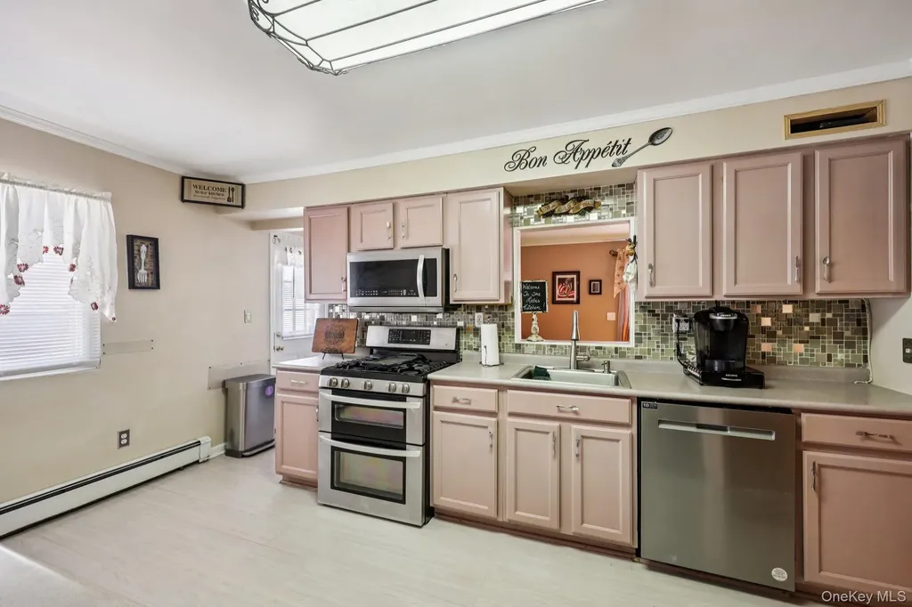 31 Circle Lane Bay Shore NY 11706