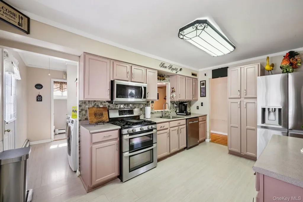 31 Circle Lane Bay Shore NY 11706