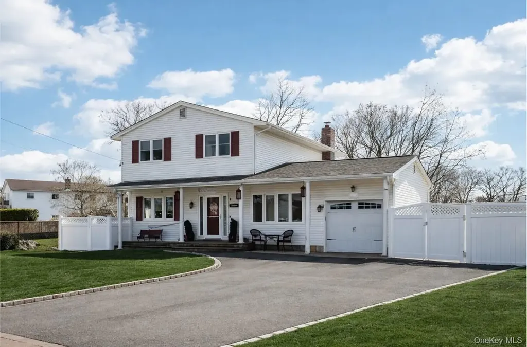 31 Circle Lane Bay Shore NY 11706