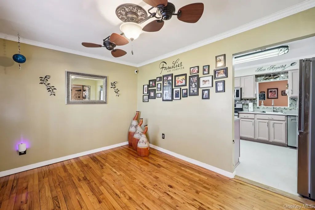 31 Circle Lane Bay Shore NY 11706