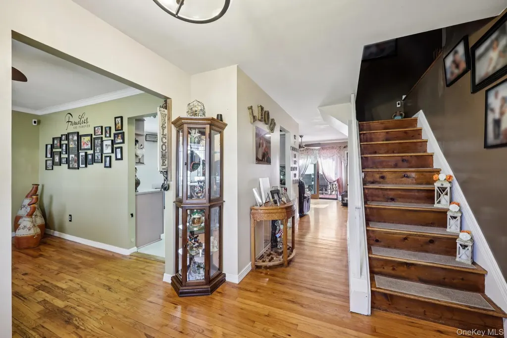 31 Circle Lane Bay Shore NY 11706