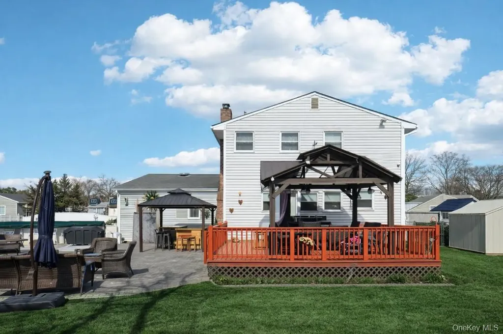 31 Circle Lane Bay Shore NY 11706