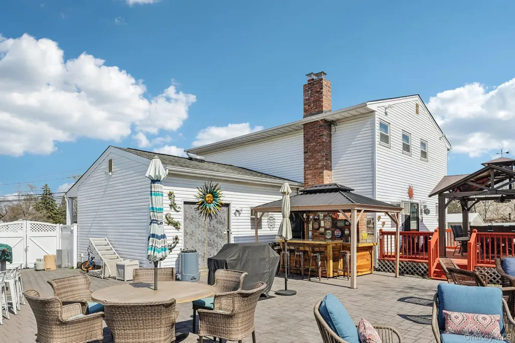 31 Circle Lane Bay Shore NY 11706