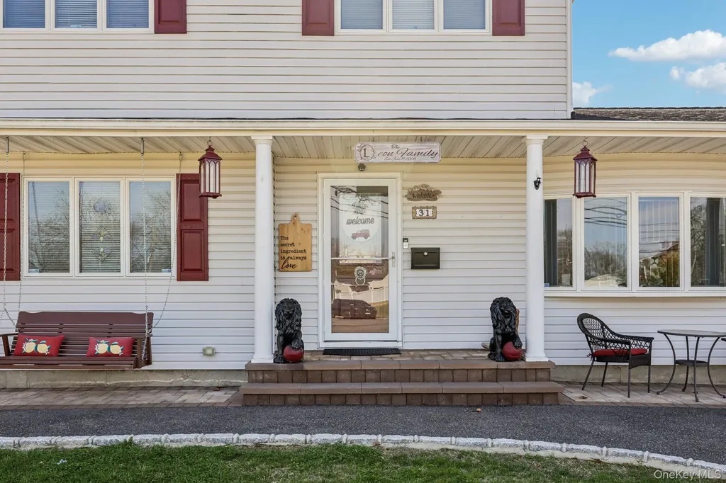 31 Circle Lane Bay Shore NY 11706