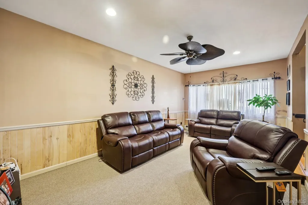 31 Circle Lane Bay Shore NY 11706