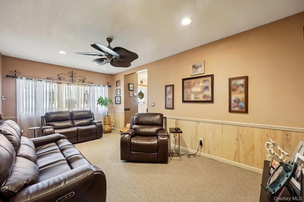 31 Circle Lane Bay Shore NY 11706