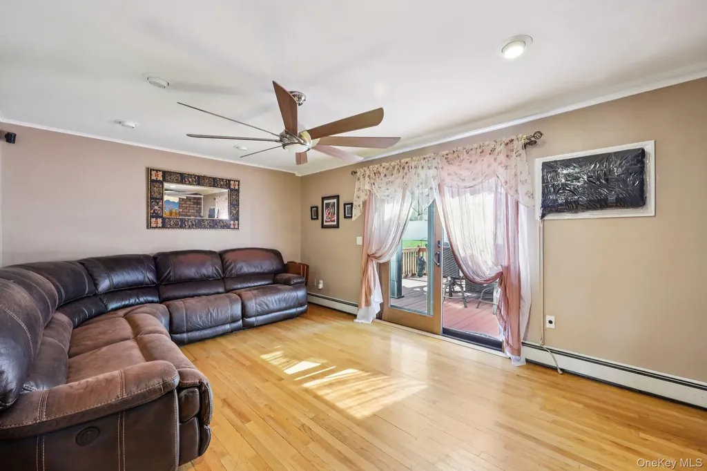 31 Circle Lane Bay Shore NY 11706