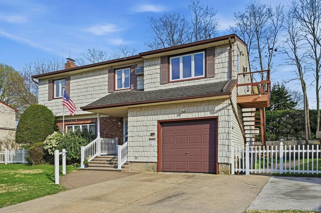 10 Leanore Drive Farmingdale NY 11735