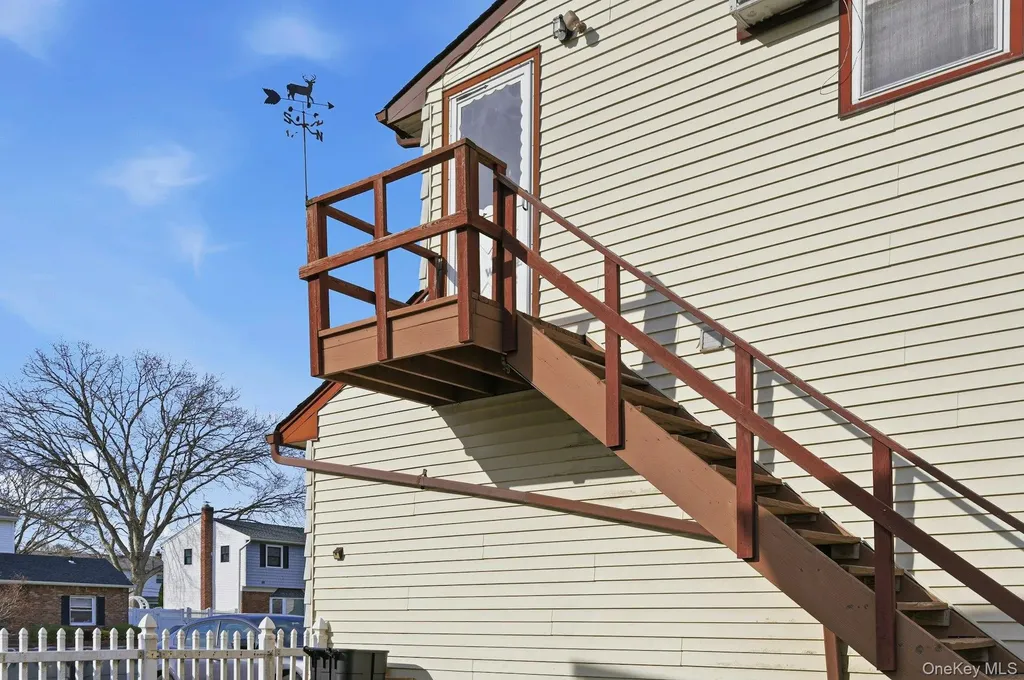 10 Leanore Drive Farmingdale NY 11735
