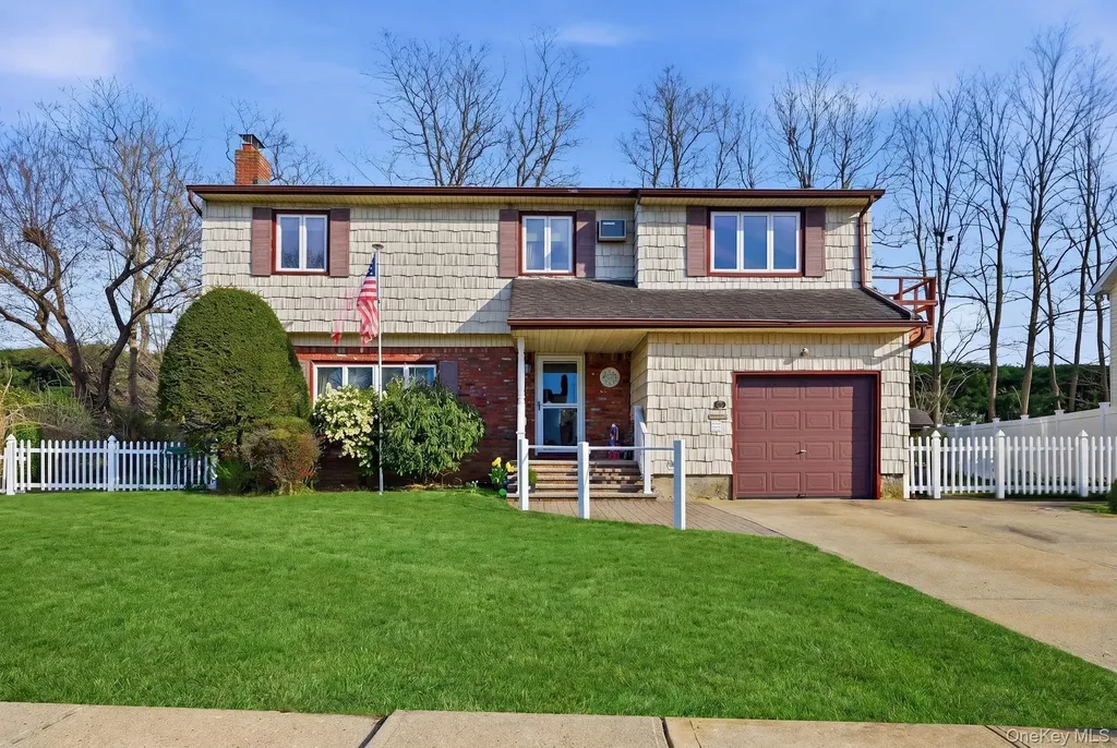 10 Leanore Drive Farmingdale NY 11735