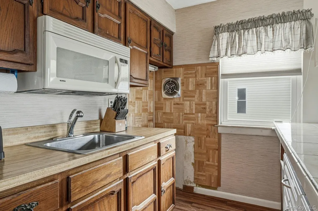 10 Leanore Drive Farmingdale NY 11735