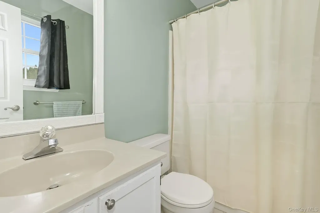 8 Eagle Lane Poughkeepsie NY 12601