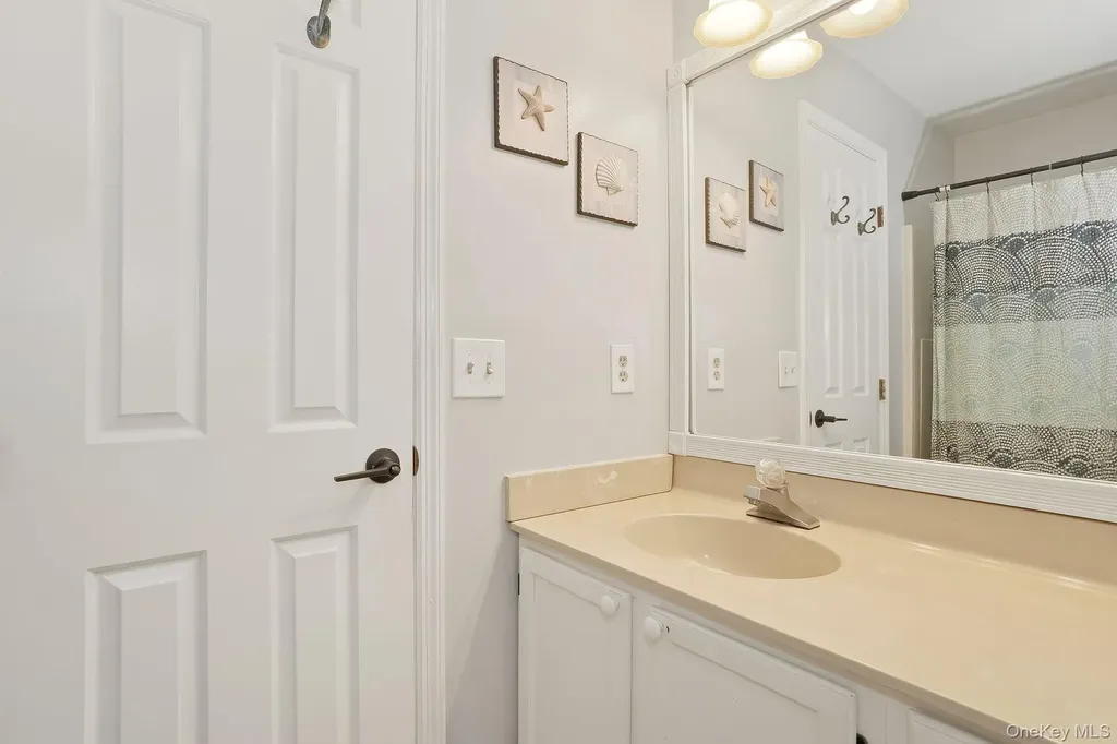 8 Eagle Lane Poughkeepsie NY 12601