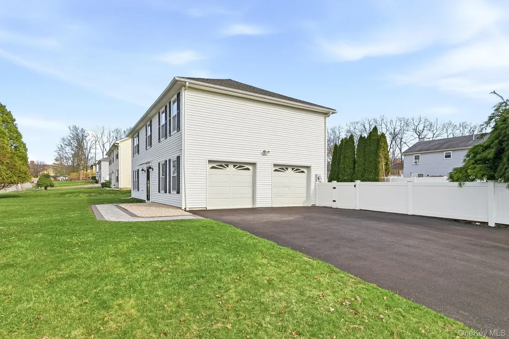 8 Eagle Lane Poughkeepsie NY 12601