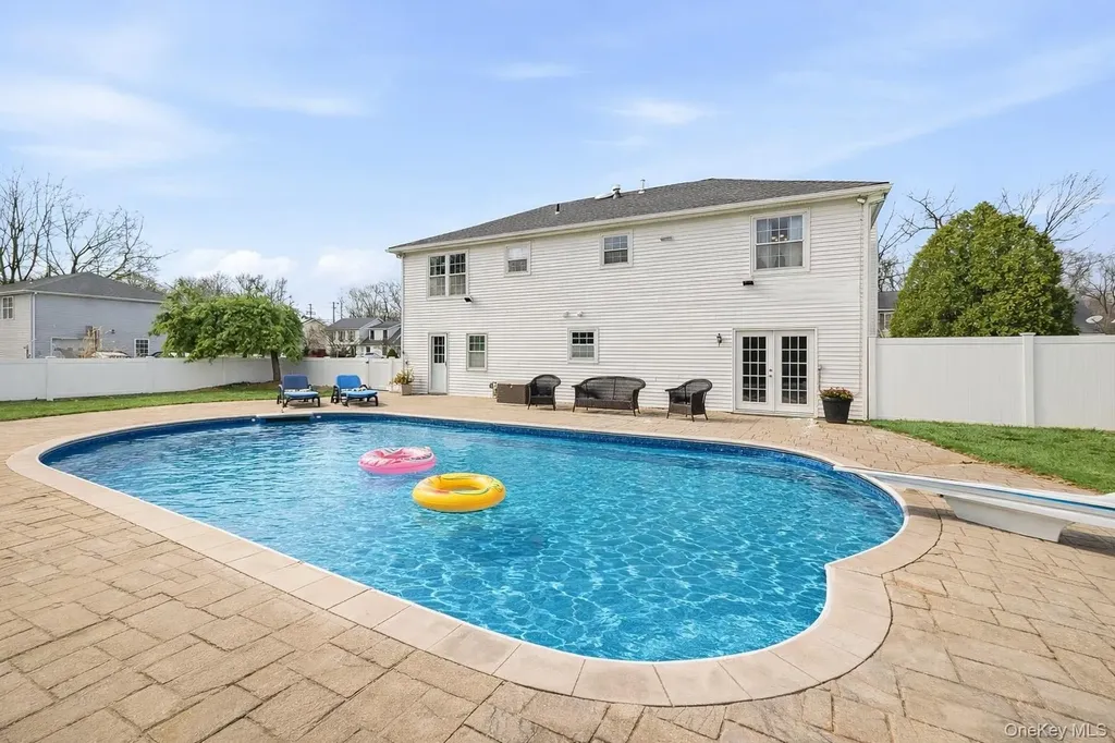 8 Eagle Lane Poughkeepsie NY 12601