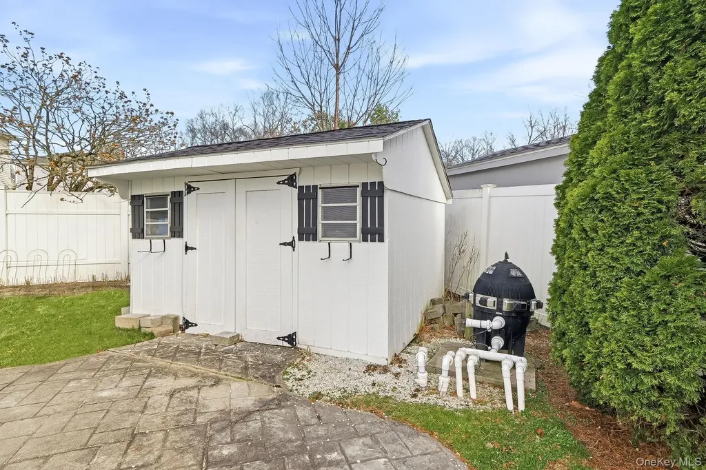 8 Eagle Lane Poughkeepsie NY 12601