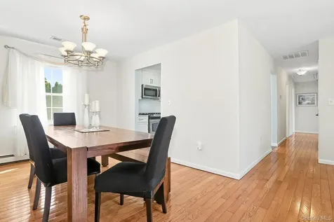 8 Eagle Lane Poughkeepsie NY 12601
