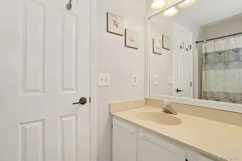 8 Eagle Lane Poughkeepsie NY 12601