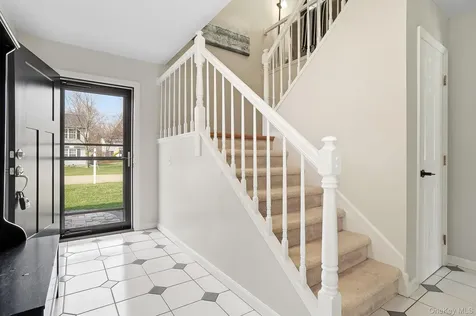 8 Eagle Lane Poughkeepsie NY 12601
