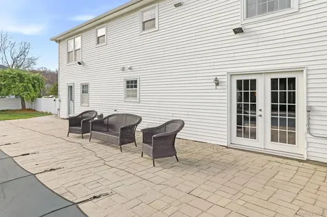 8 Eagle Lane Poughkeepsie NY 12601
