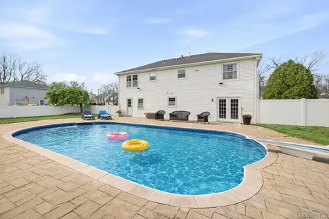 8 Eagle Lane Poughkeepsie NY 12601